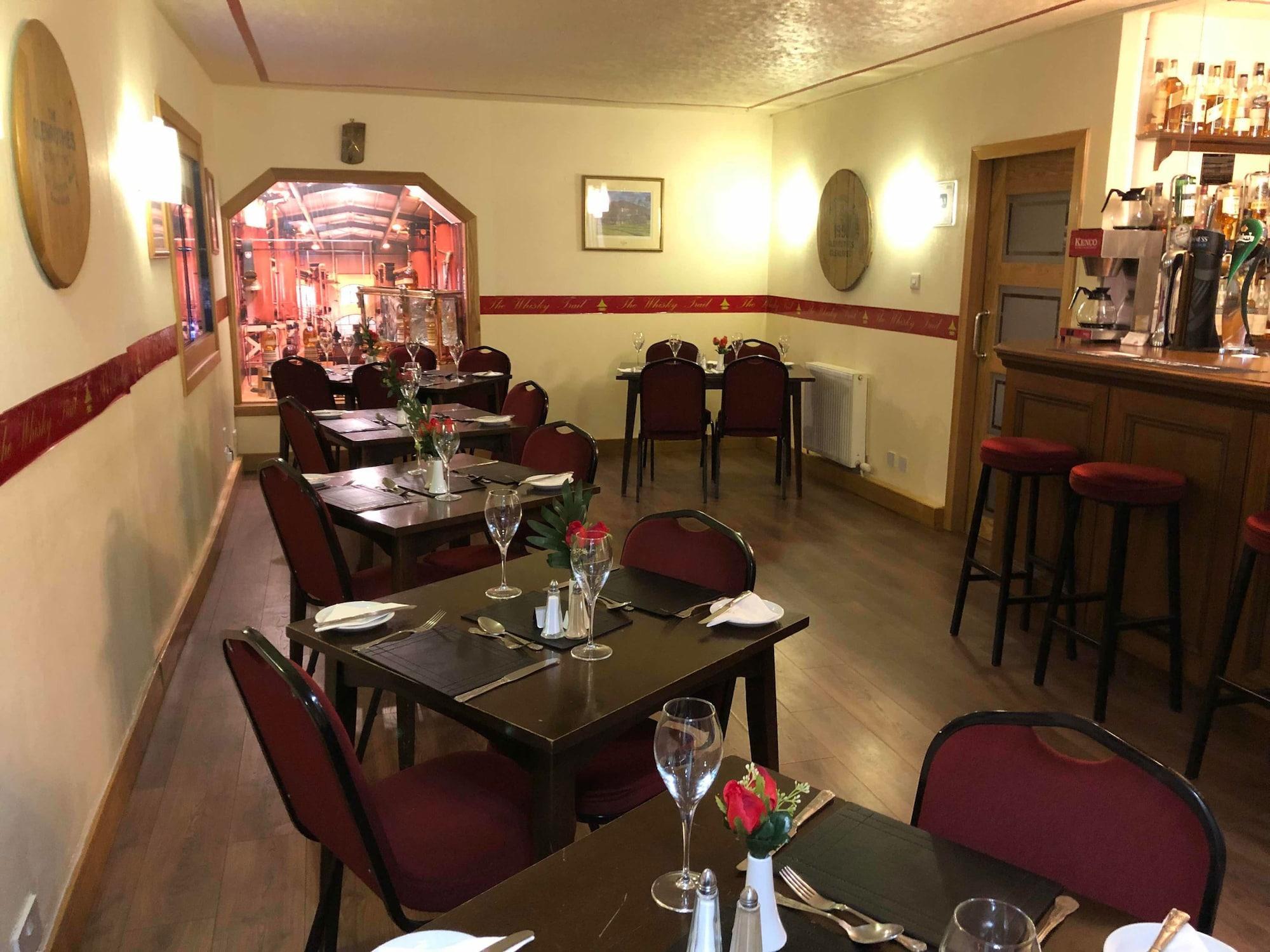 Oyo Eastbank Hotel, Speyside Scotland Rothes Esterno foto