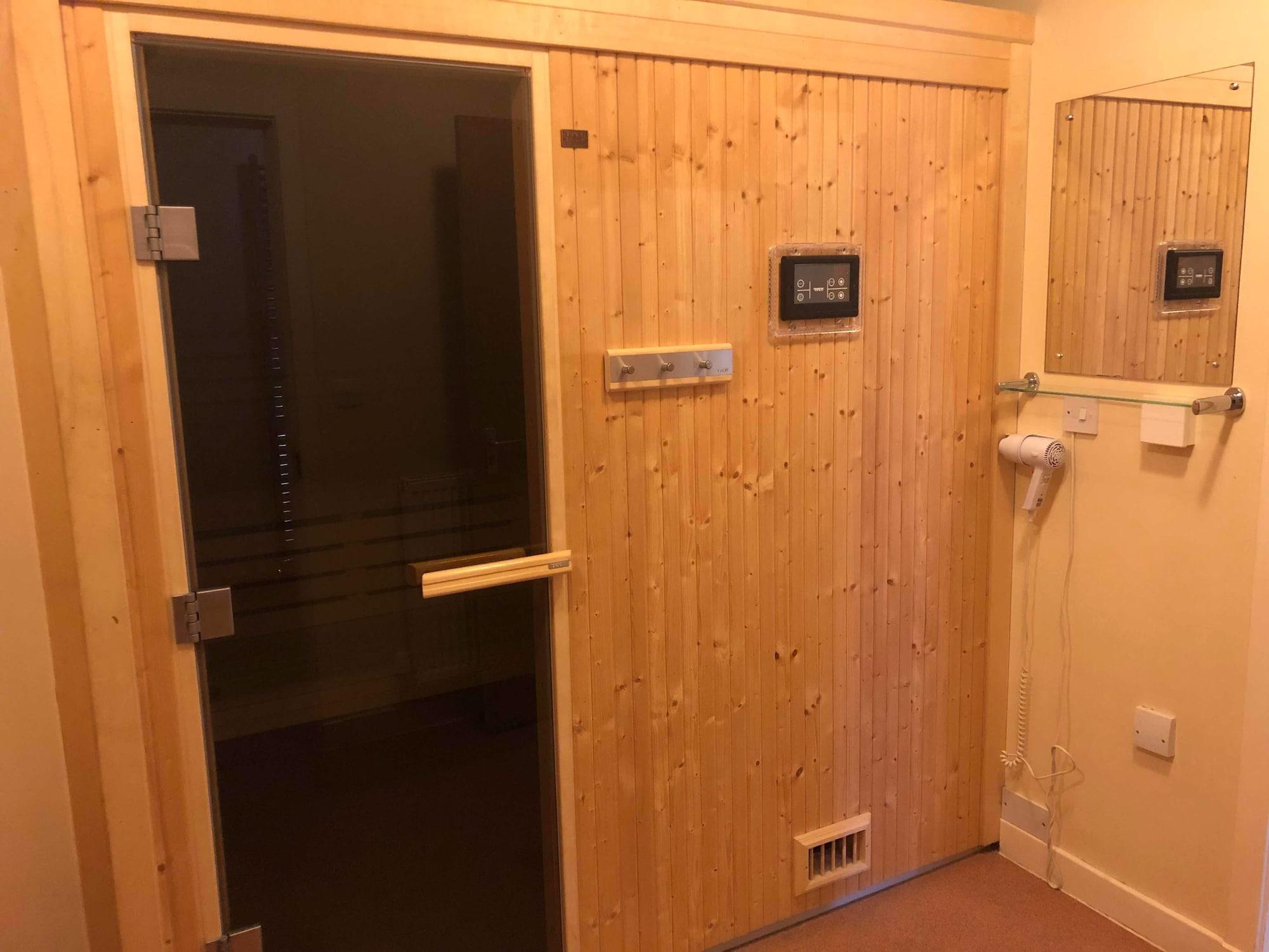 Oyo Eastbank Hotel, Speyside Scotland Rothes Esterno foto