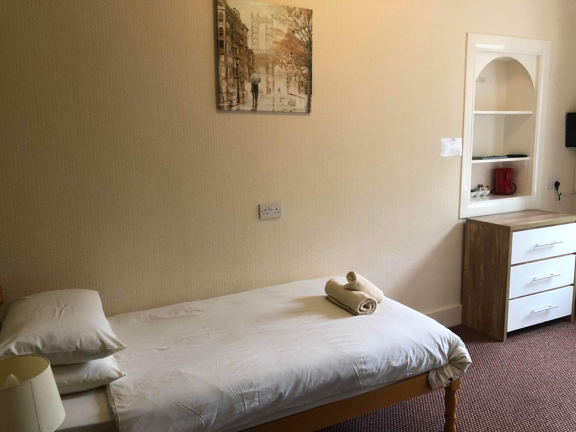 Oyo Eastbank Hotel, Speyside Scotland Rothes Esterno foto